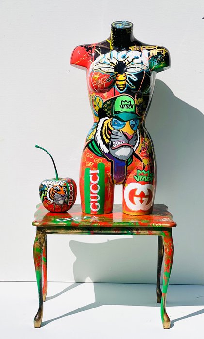 Preview of the first image of Art Vladi - Gucci Collection Body , Table , Apple.