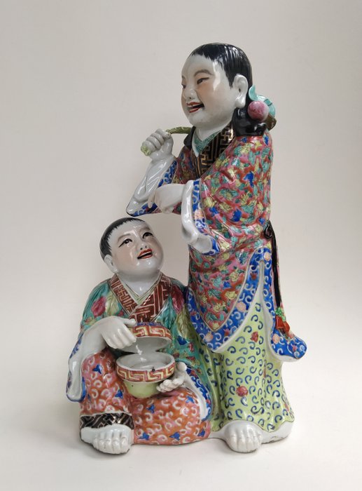 Statua di He-He er Xian - Famille rose - Porcellana - Immortale - Cina - Seconda metà del 20° secolo