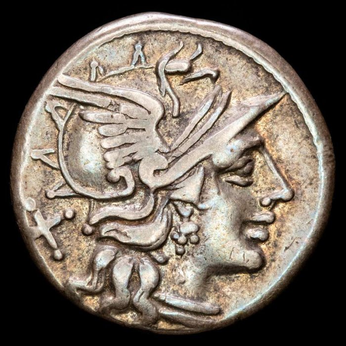 Repubblica romana. Decimius Flavus. Argento Denarius,  Rome mint 150 B.C. - Victory in biga right, FLAVS / ROMA