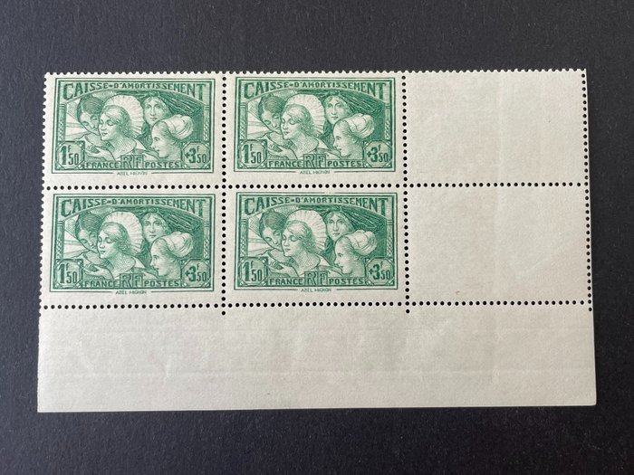 Frankreich - Y&T 269 “the headdresses", mint** without hinge, block x4, sheet margin. VF