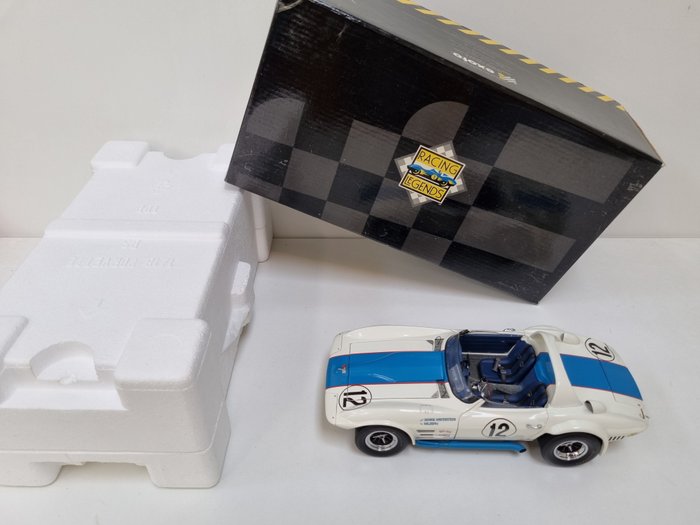 Exoto - 1:18 - Chevrolet Corvette Grand Sport - Weiß/Blauer Streifen #12