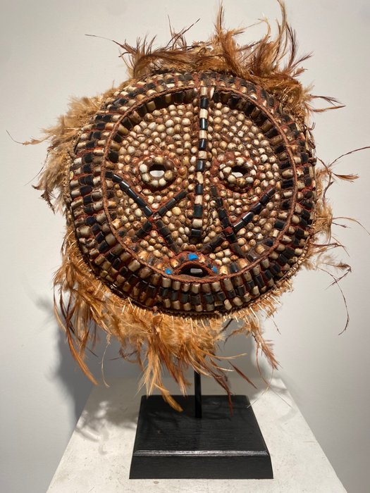 Mask - Lega - 22cm (1) - Feathers, Glass beads, Shells, Wood - Lega - Belgian Congo 