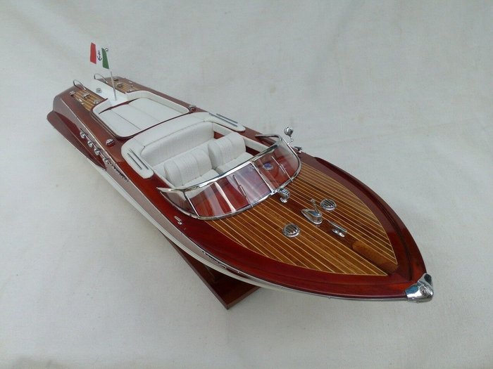 Preview of the first image of Scale boat model, Large model Riva Aquarama 87cm Italian wood (1) - Wood - Late 20th century.