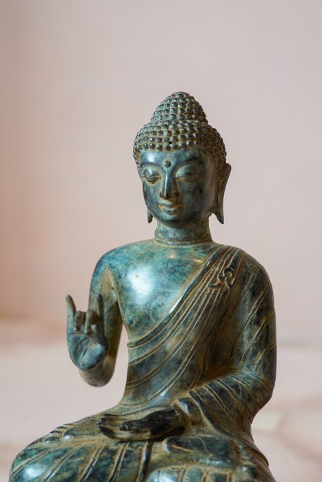Veistos, NO RESERVE PRICE - Bronze sculpture of Buddha Vitarka Mudra - Patinated - 27 cm - Pronssi