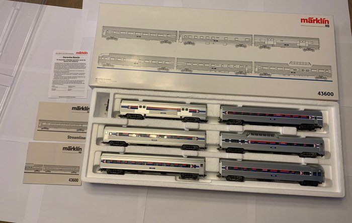 Märklin H0 - 43600 - Coffret de transport de passagers - Pas de réserve - Ensemble de 6 chariots en aluminium "Streamliner" - Amtrak
