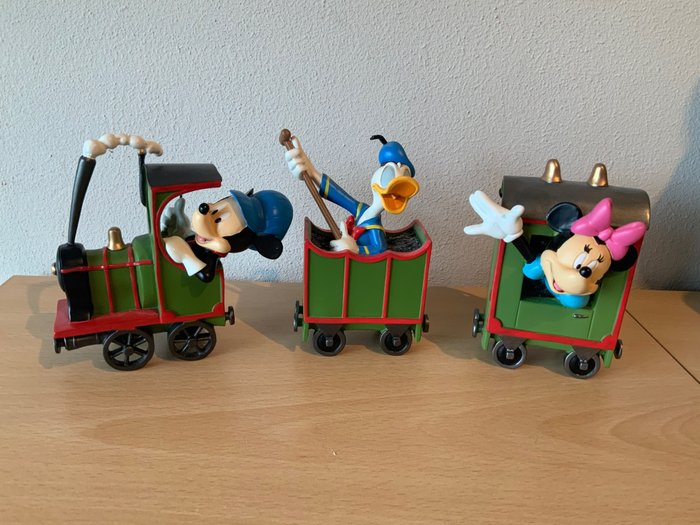 Disney - 3 figurines - Mickey and Minnie Mouse and Donald Duck in a train