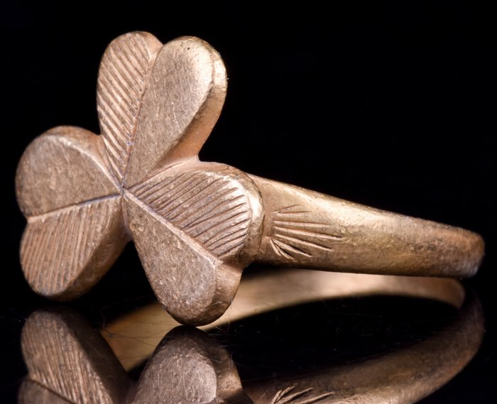 Anello trifoglio in oro post-medievale 1600-1700 d.C. circa * senza riserva * (1)