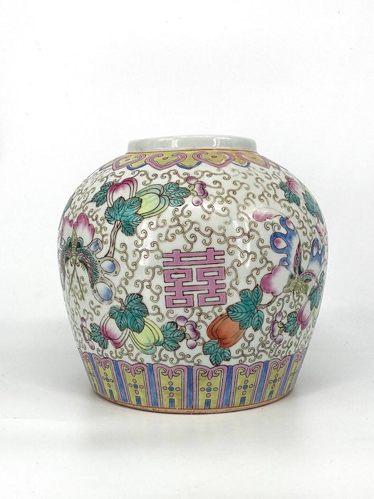 Ginger jars (1) - Famille rose - Porcelain - butterflies - Famille rose Butterfly - China - Early 20th century