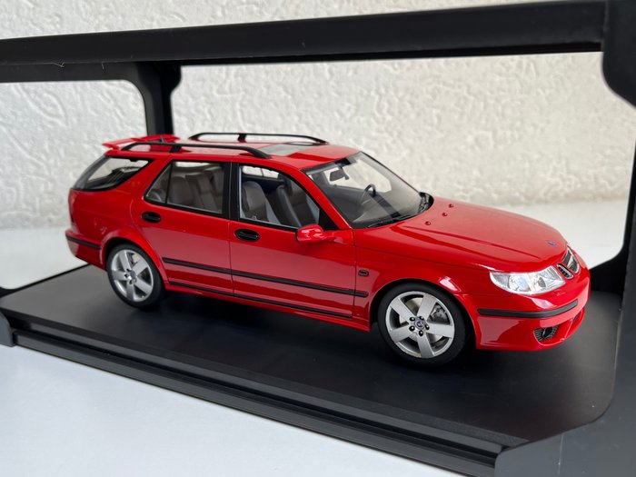 DNA Collectibles - 1:18 - Saab 9-5 Sportcombi Aero (2005) - Limited to 300 pieces - DNA000073
