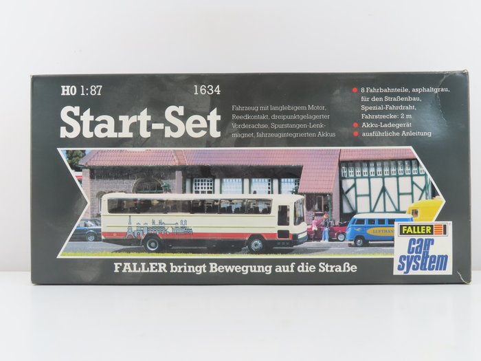 Faller H0 - 1634 - Zubehör - 11-teiliges Set komplett mit MB Bus, Ladegerät und Straßenteilen für das Car System
