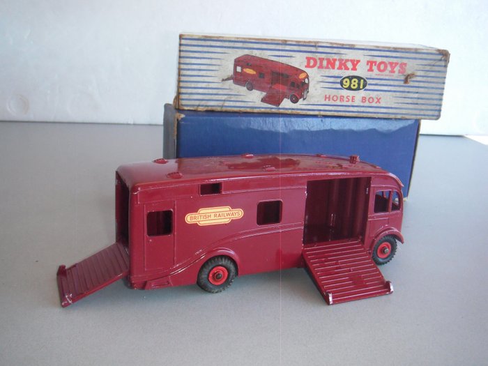 Dinky Toys - Dinky SuperToys - 1:48 - Original First Issue & First Serie SuperToys Mint Model Maudslay ``British Railways`` Horse Box - no.981 (581) - In Original Issue - Second Serie "Dinky Toys" Blue Box-  1954