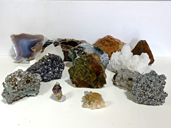 Vasta collezione di minerali con minerali assortiti provenienti dalla Bulgaria, Granato, Ametista, Collezione di minerali - 3072 g - (14)
