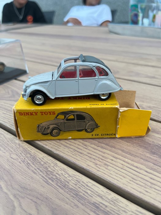 Dinky Toys - 1:43 - ref. 500 (ref. 24T) 2cv Citroën - gemaakt in Spanje