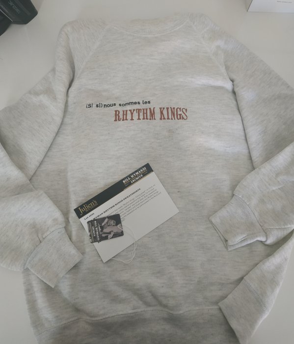 The Rolling Stones - Bill Wyman - Rhythym Kings - 2x Sweaters/ Sweatshirts owned by Bill Wyman - Julien's Provenance - Offizielles Memorabilien-Werbeobjekt - Erstpressung - 2000/2000