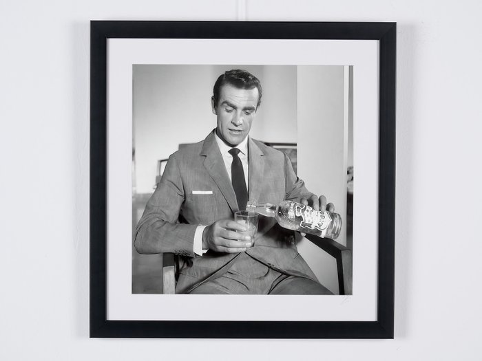 Sean Connery (James Bond) - Shoot for Smirnoff Vodka - Fine Art Photography - Luxury Wooden Framed 70X50 cm - Limited Edition Nr 02 of 50 - Serial ID 17043 - - Original Certificate (COA), Hologram Logo Editor and QR Code
