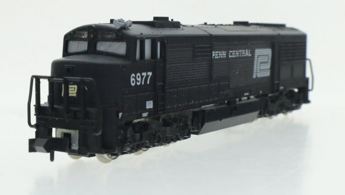 Minitrix N - 2050 - Locomotiva diesel - GE U30C - Penn Central