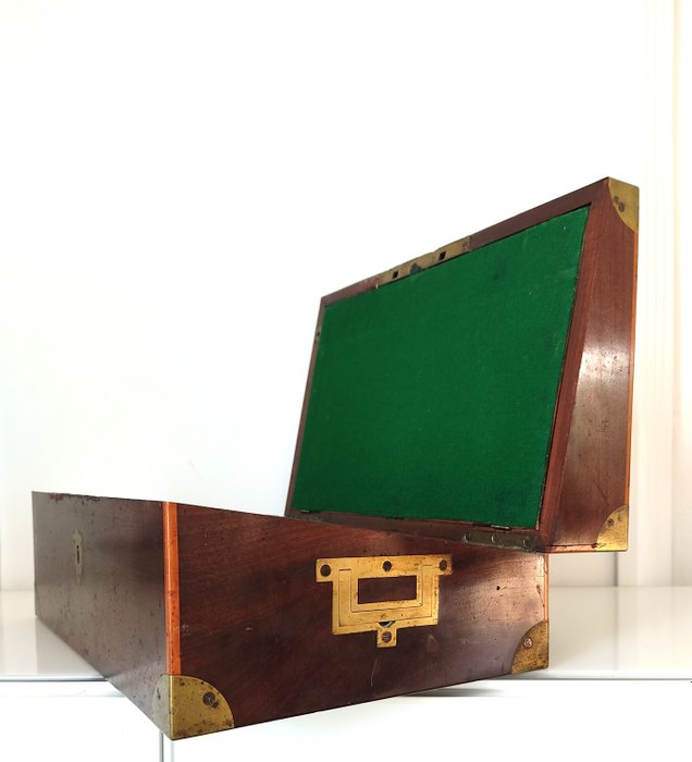 Preview of the first image of Writing slope - Mahogany - Late 19th century.