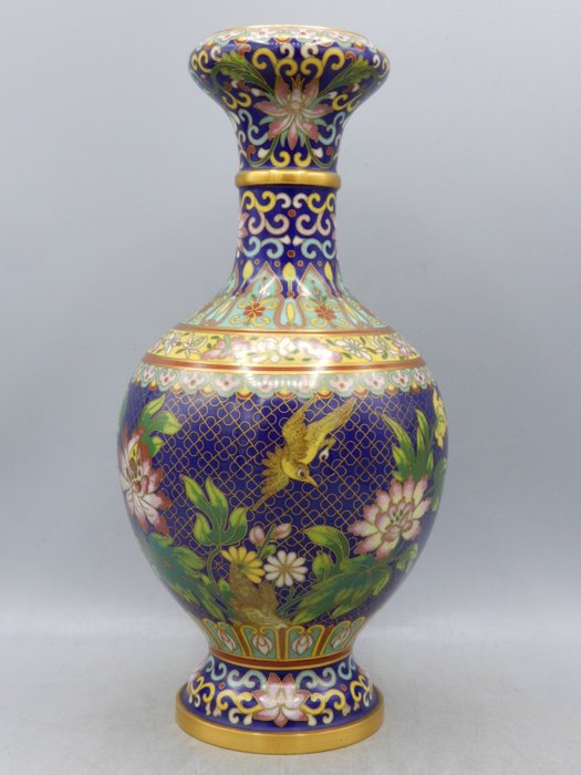 Baluster vase - Cloisonne enamel - China - 20th century