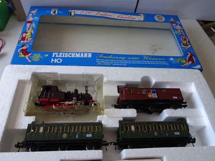 Fleischmann H0 - 90 0750 - Coffret - Train spécial pour Wannsee - 750 ans de Berlin avec la locomotive T3 - KPEV