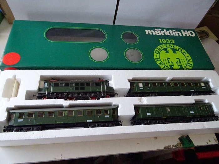 Märklin H0 - 2850 - Train set - Reichsbahn passenger train with class E04 14 and 3 cars - DRG