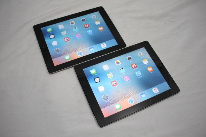 Apple Lot of 2 iPads (2nd Gen) - model A1396 - 16 GB e 32 GB - con cavo di ricarica USB