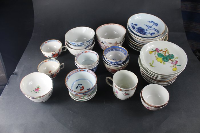 Cups, Saucers (40) - Porcelain - China - 18th - 19th century