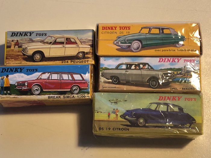 Atlas-Dinky Toys - 1:43 - 5x Models: Peugeot 204, 2x Citroen DS-19, Break Simca 1500, Opel Rekord - n°60B Vautour, Dinky Toys gele doos 15 x 9 cm om certificaten in op te bergen