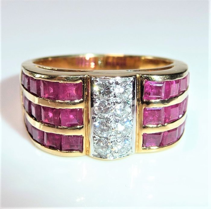 Ring - 18 kt. Yellow gold Ruby 