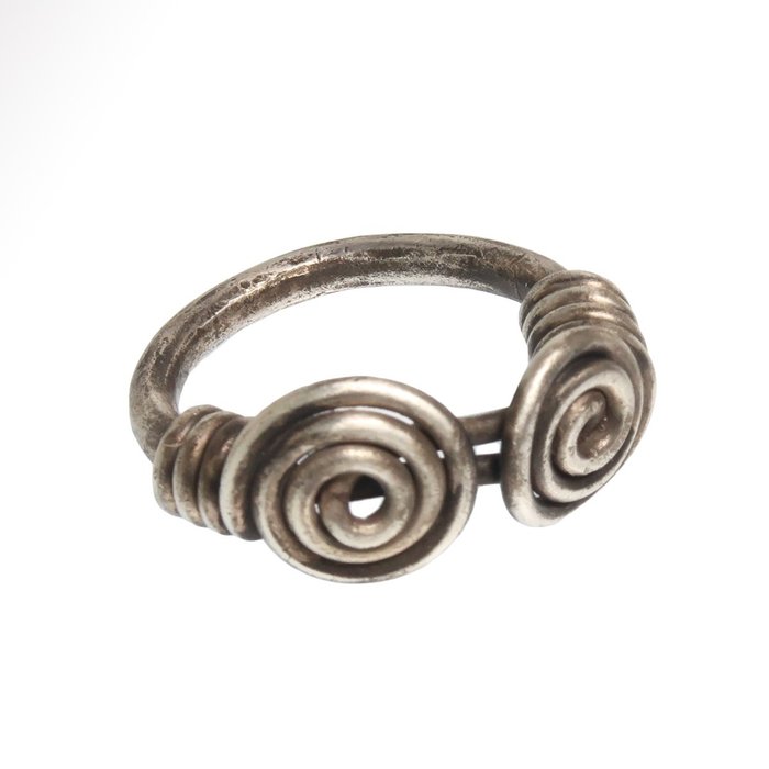 Anello a doppia spirale in argento celtico dell'età del ferro. ca 1° c a.C. / 2° d.C. Età del ferro (1)