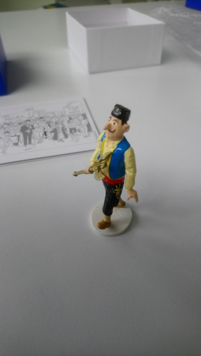 Tintin - Figurine Moulinsart 46528 - Voleur de sceptre - Carte de Voeux 1972 - 1 Album - 2019