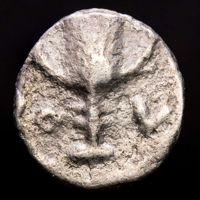 Greece (Magna Graecia). Thebes, Boeotia. AR Obol,  ca. 395-340 BC. - Boeotian shield / Kantharos.