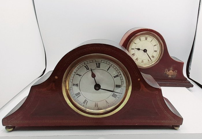 Due (2) orologi da tavolo - legno, ottone, vetro - Inizio XX secolo