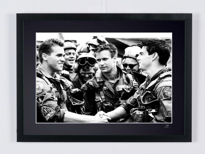Top Gun (1986) - Tom Cruise (Maverick) & & Val Kilmer (Ice) - Fine Art Photography - Luxury Wooden Framed 70X50 cm - Limited Edition Nr 06 of 30 - Serial ID 19199 - - Original Certificate (COA), Hologram Logo Editor and QR Code