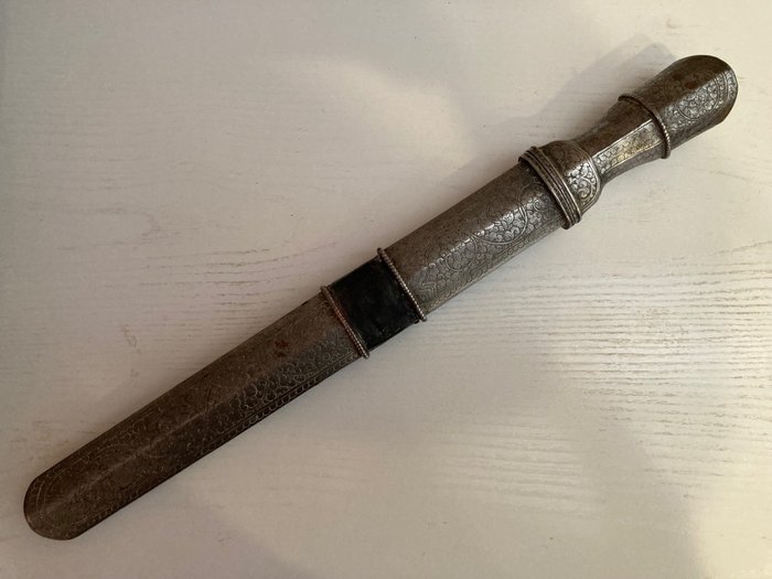Tibet - XVIII secolo - dall’inizio alla metà - Solid silver Tibetan buthan dagger hight quality - Pugnale