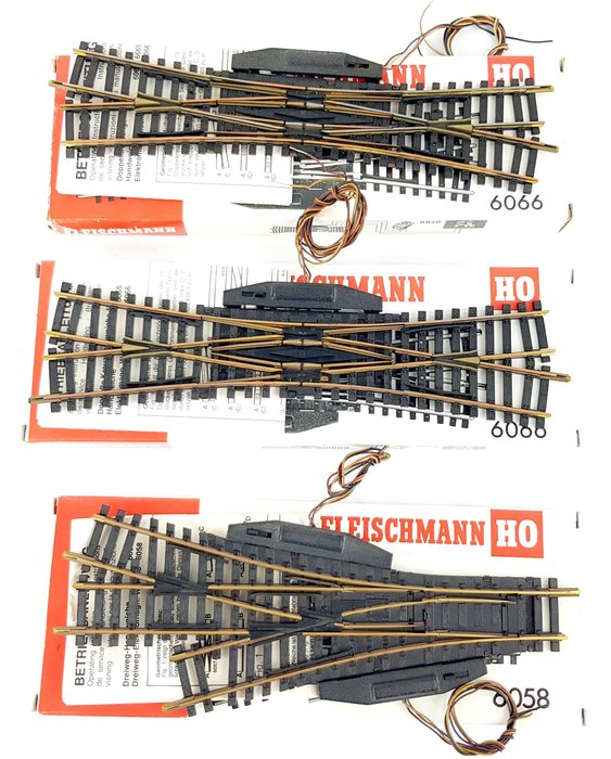 Fleischmann H0 - 6058/6066 - Rails - Drie elektrische wissels; twee kruisingen en een driewegwissel
