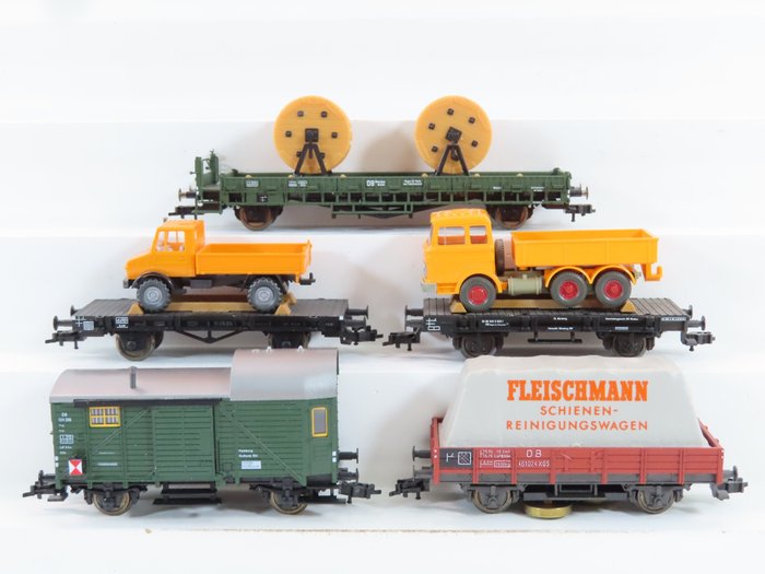 Fleischmann H0 - 5218/5219/5301/5569/97 5257 - Goederenwagon - 5-delige Goederentrein met Platte Wagens met lading en Railreinigingswagen - DB