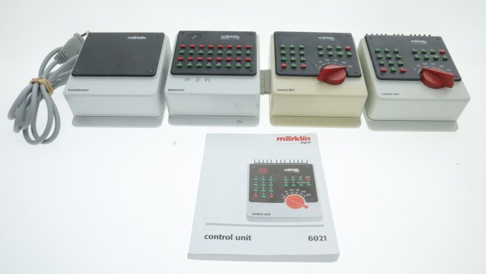 Märklin H0 - 6040/6002/6036/6021 - Accessoires - Système de contrôle numérique complet en 4 parties comprenant une unité de contrôle et un