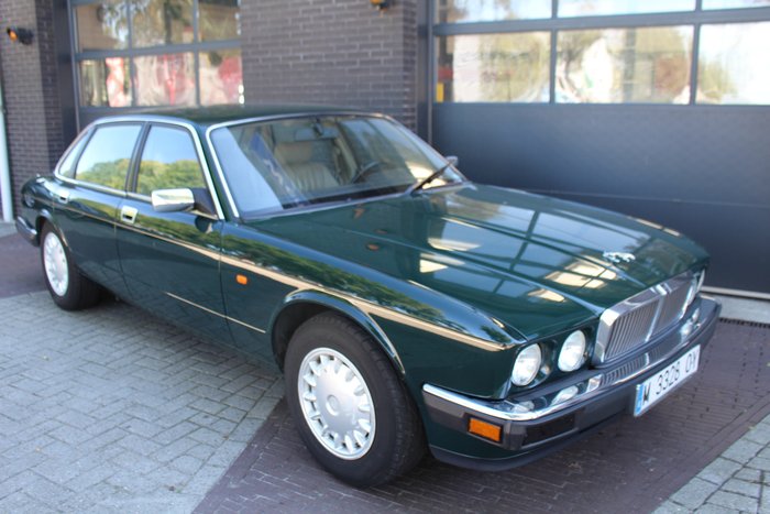 Image 2 of Jaguar - XJ6 3.2 - 1993
