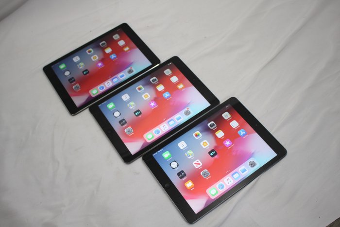 Apple Lot of 3 iPad Air (Retina screen - WiFi, 16GB) - model A1474 - con cavo Lightning