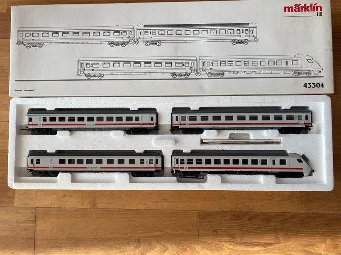 Märklin H0 - 43304 - Passenger carriage set - 4-Piece Car Set Long Distance Traffic with Control Car - DB