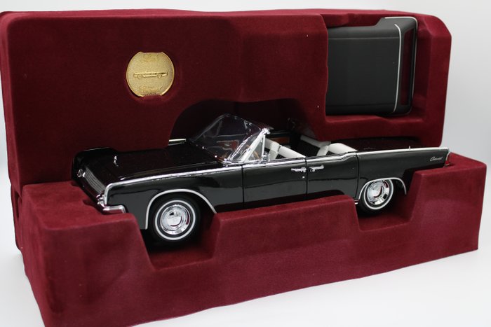 Yat Ming - 1:18 - lincoln continental convertible