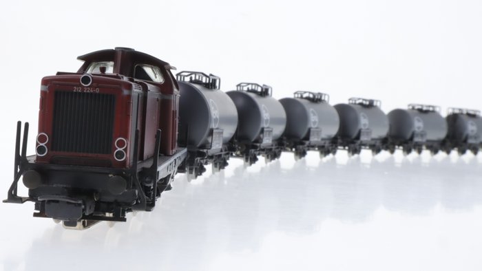 Märklin H0 - 2855 - Train set - 7-piece set with BR 212 and 6x 2-axle tank wagons with imprint "EVA" - DB