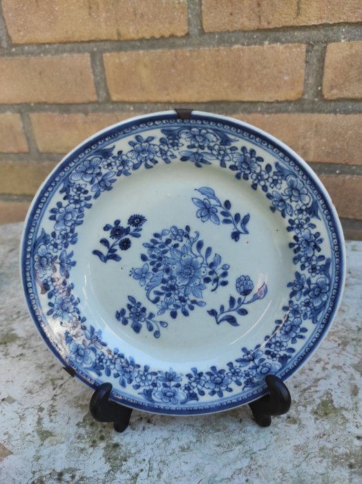 Plate (1) - Porcelain - Flowers - China - Qianlong (1736-1795)