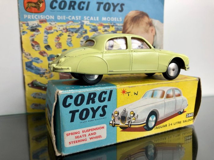 Corgi - 1:43 - Jaguar 2.4 Litre Saloon - original box and model