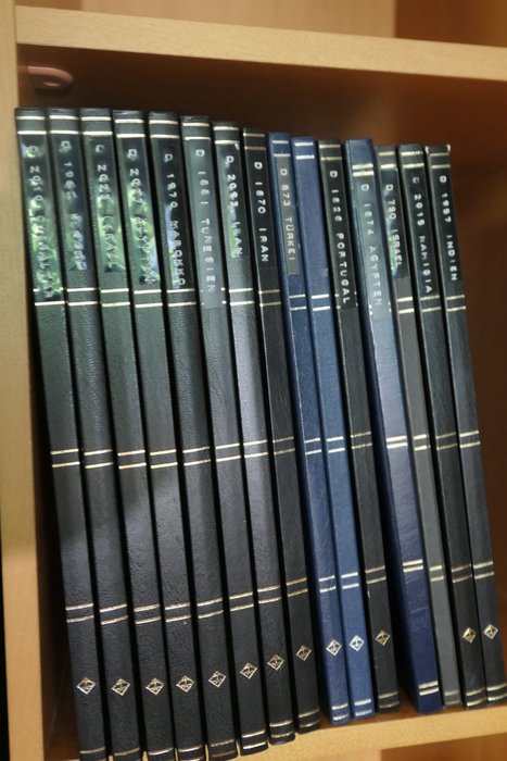 Wereld - Doublettenpartij in 15 nette stockboeken, 12 zwart/3 blauw