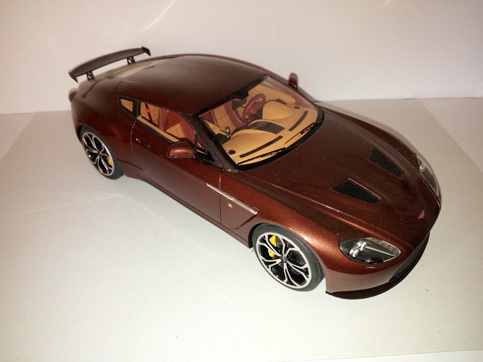 Tecnomodel 1:18 - Model sports car - Aston Martin GT Coupè 8V Zagato 1:18 Handbuilt resin metal kit