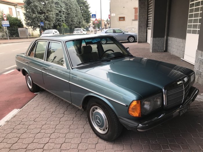 Mercedes-Benz - 200 - W123 - 1981