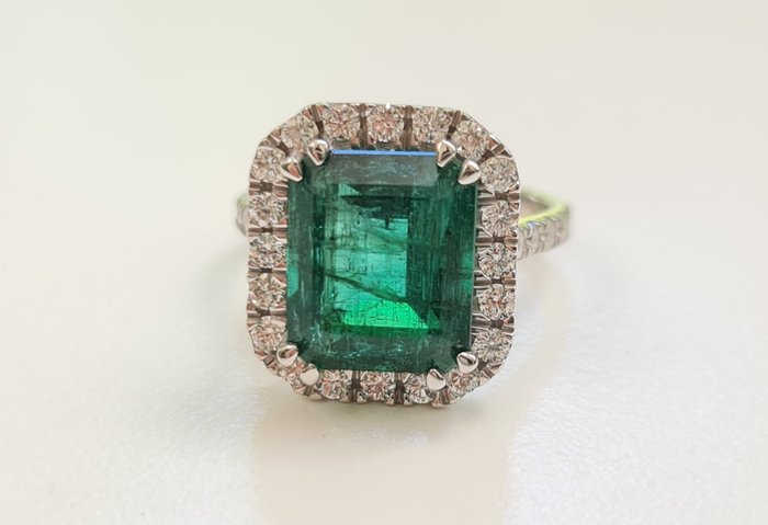 Natural Green Emerald Diamond Ring - 14 carats Or blanc - Bague - 5.20 ct Émeraude - Diamants D-F/VS 0,86 carat