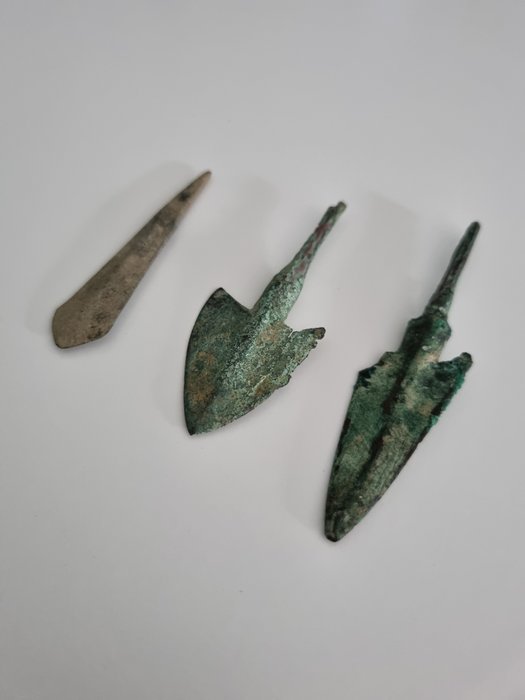 Bronze Age Bronze arrowhead - (5×25×82 mm)