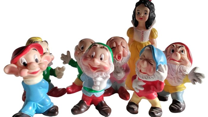 Snow White & The Seven Dwarfs - 8 Ledraplastic figurines in great condition (1970s)